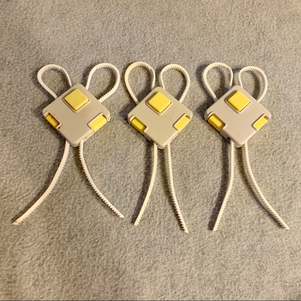 3 Cabinet, door safety locks.